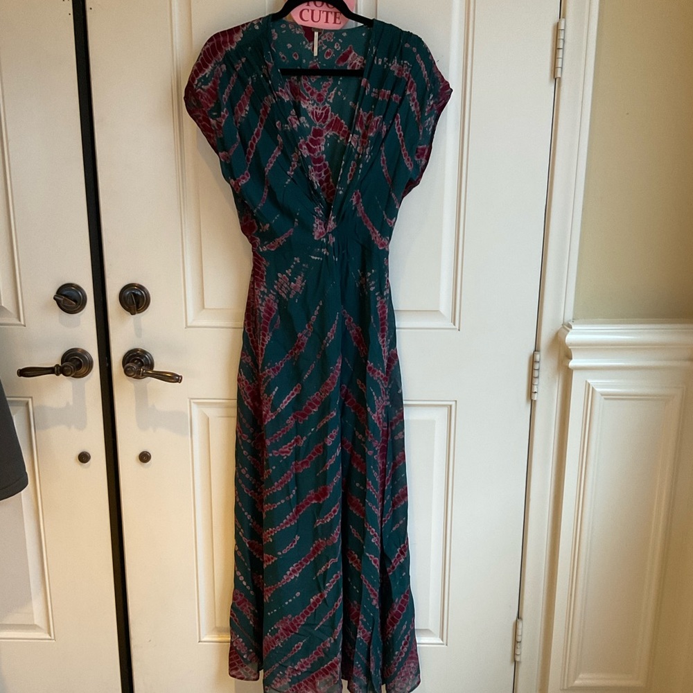 NWT Young Fabulous & Broke silk v neck printed maxi dress Size S